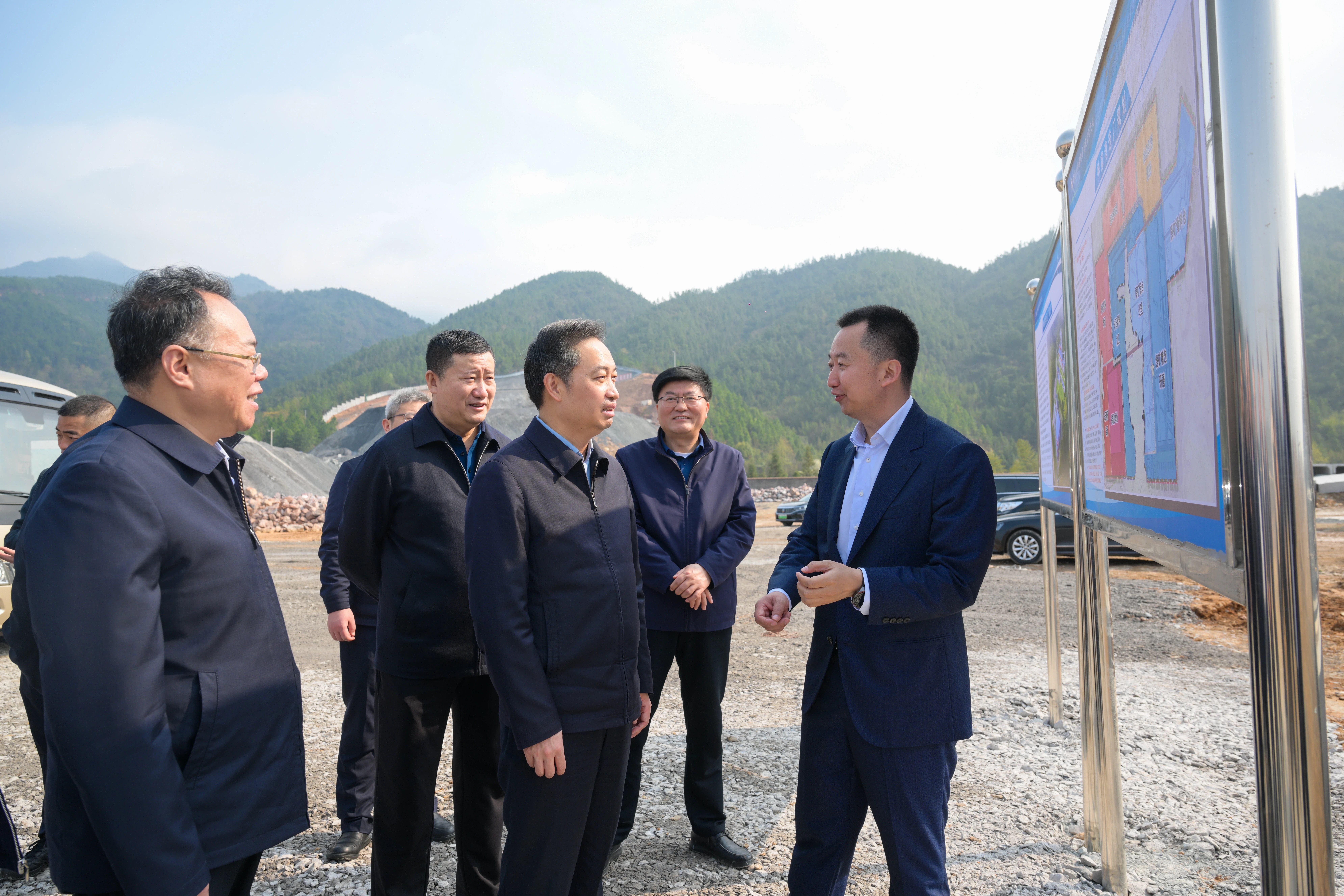 加速项目进度，，，加速全工业链升级 ——郴州市委书记吴巨培调研湖南腾博汇游戏官网赫项目建设情形